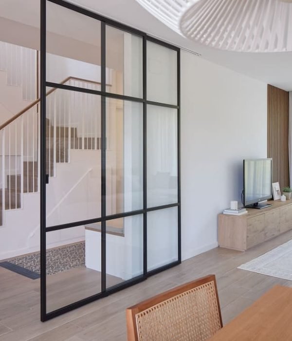 proyecto-interiorismo-txarapea4-salon-escalera-cerramiento
