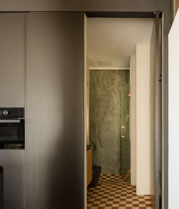 reforma-integral-gros-donostia-bano-puerta-acero