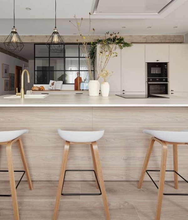 reforma-piso-zarautz-nafarroa-barra-taburetes-cocina