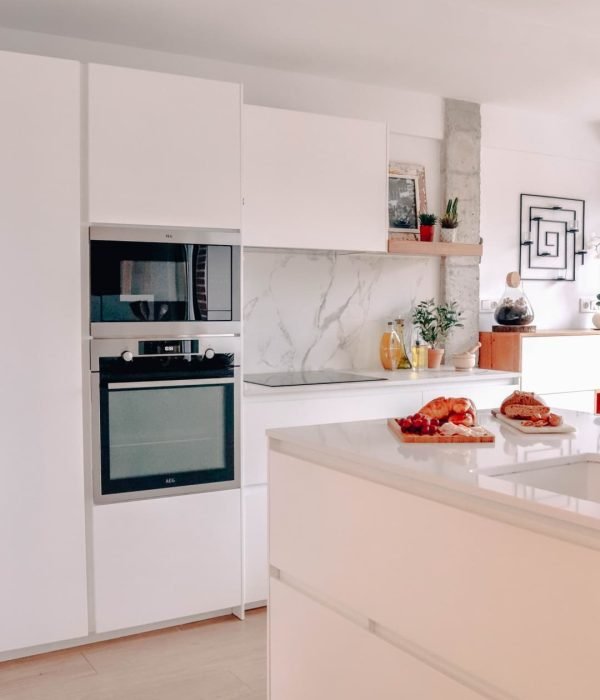 reforma-vivienda-mutriku-cocina-blanca