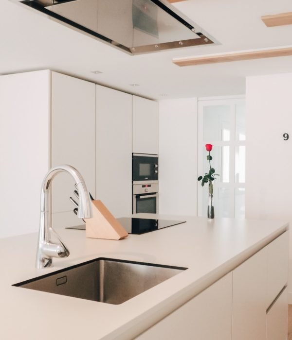 reforma-vivienda-nafarroa-tolosa-cocina-blanca