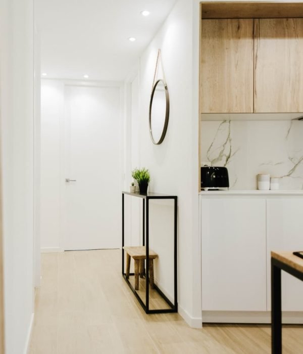 reforma-vivienda-txarapea-nordico-aretxabaleta-entrada-abierta