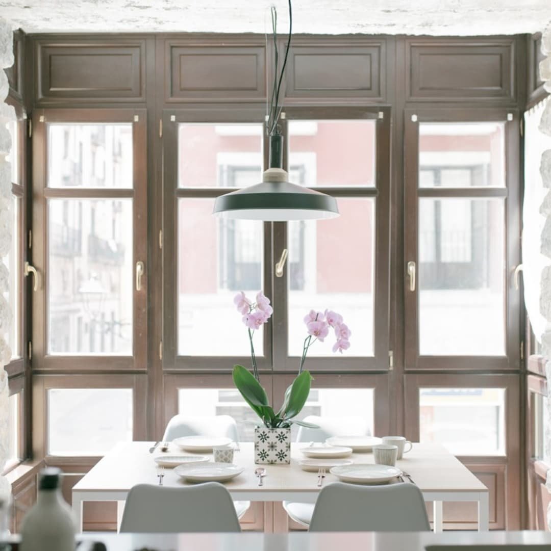 reforma-vivienda-casco-antiguo-tolosa-comedor-luminoso